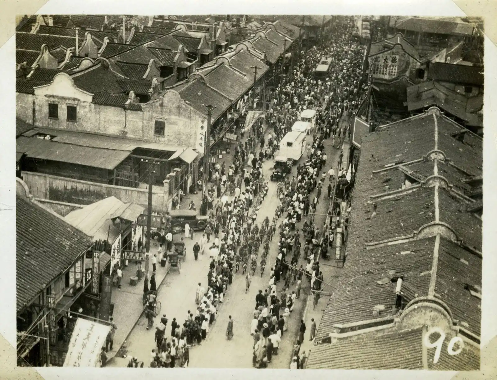 影像(视频)!上海!上海南京西路(90年代老上海,魔都老时光)影像,1:21,1993.7.22! 上海,苏州,无锡行程映像纪录片,7:59,1989.11.5-9! 上海城市影像,14:32,1983! 上海城市影像,9:27,1975! Documentary by Irv Drasnin – called Shanghai – filmed in the summer,1973! 上海解放前后影像,2:29,3:25,4:08,2:42,1949! 上海民众生活百态影像,0:27,4:34,1947! 上海城市(外滩,南京路等)影像,1:7,1946! 孤岛时期的上海(通行证检查,南京路街景)历史影像,4:58,1940! 上海南京路真实场景历史影像,1:19,1939! 上海抗日战争真实影像,4:01,1937! 黄柳霜访问上海记录片视频,1936.5.1! 上海街道真实影像,2:56,1936! 上海南京路一带(商业,广告业)历史影像,1:6,1935! 上海闹市区城市街道(南市区小东门,外滩)繁忙景象影像,2:23,1934-1937! 上海外滩码头影像,1:03,1934! 上海老师使用吴语教学,上海儿童课堂上唱歌,4:29,1929! 上海南京路历史影像,1:23,1901